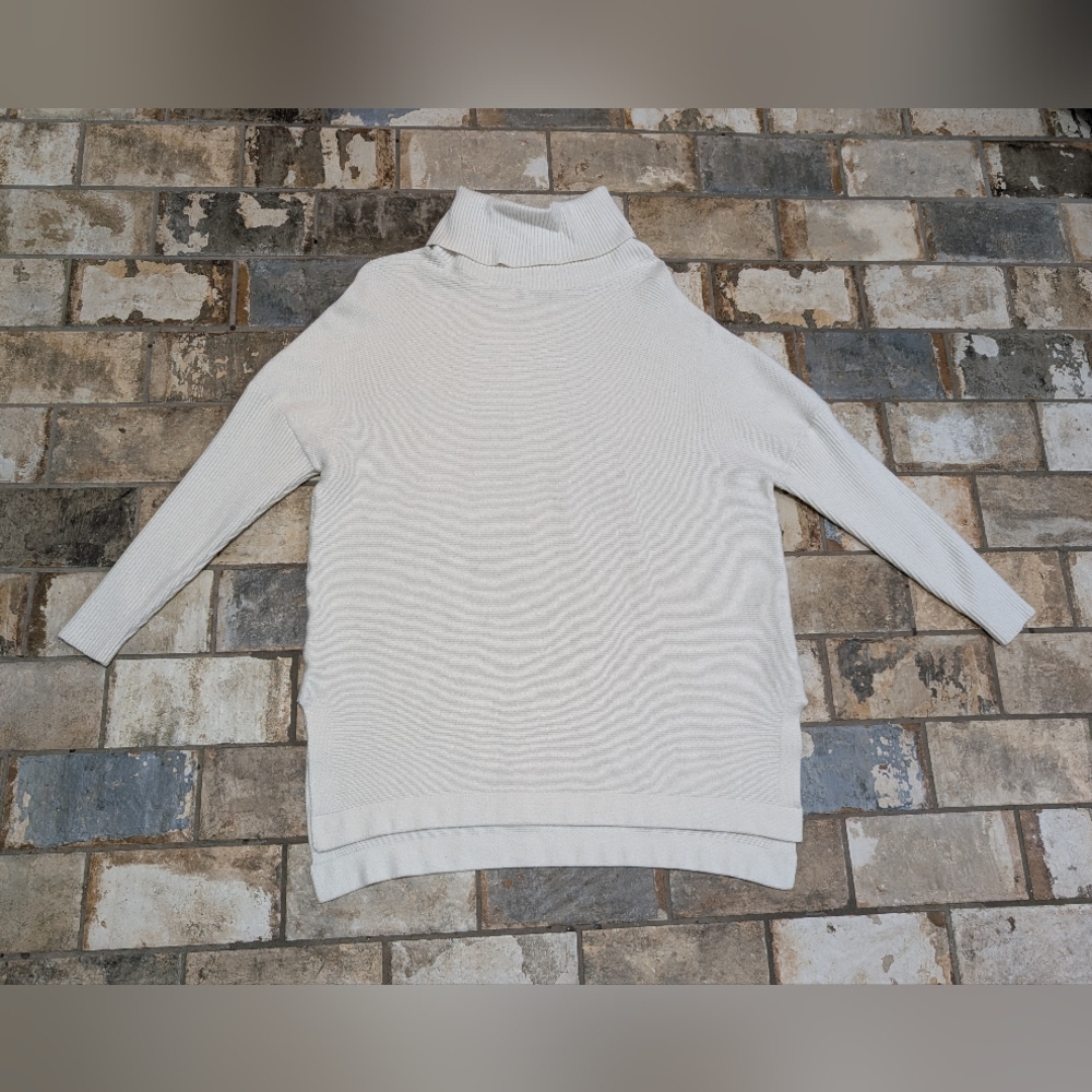 LIllusory Women's Medium White Turtleneck Sweater Top